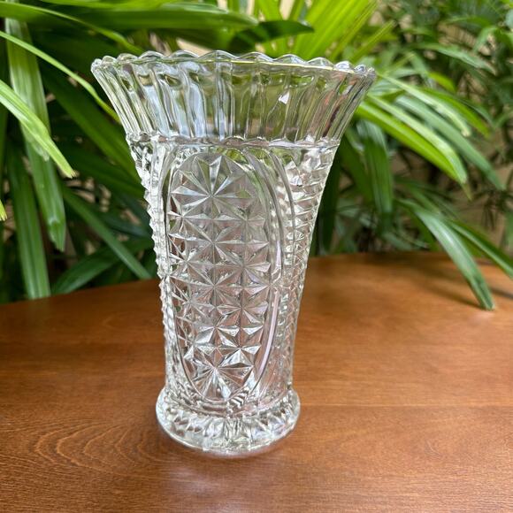 Vintage Flower Vase in Stars and Bars Pattern by Anchor Hocking - Picture 1 of 7